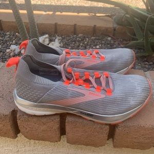 Women’s Brooks Ricochet 2 Running Shoes sz 9.5